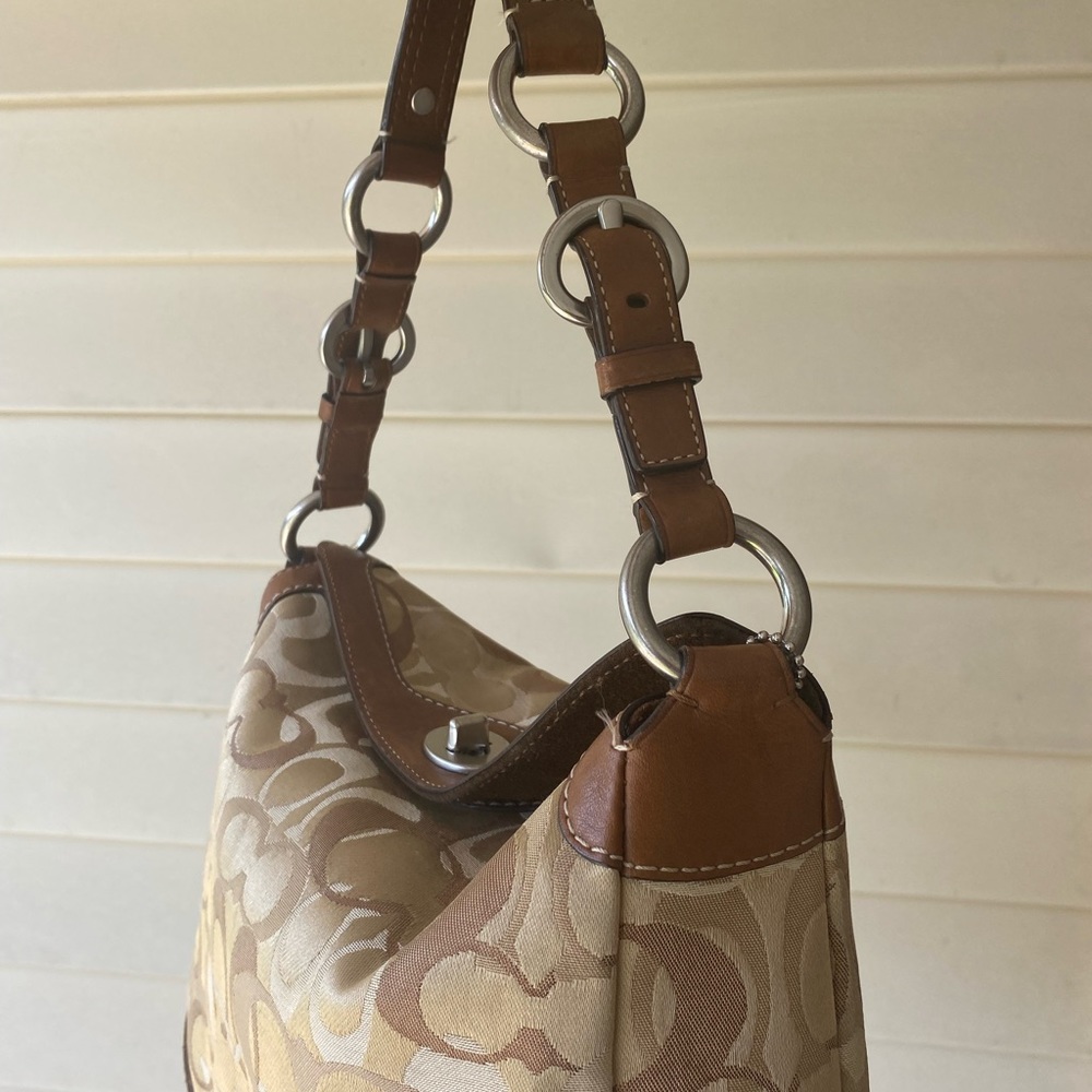 Coach bag w/ signature logo. Canvas with suede -leather strap. GREAT CONDITION. - Picture 14 of 16